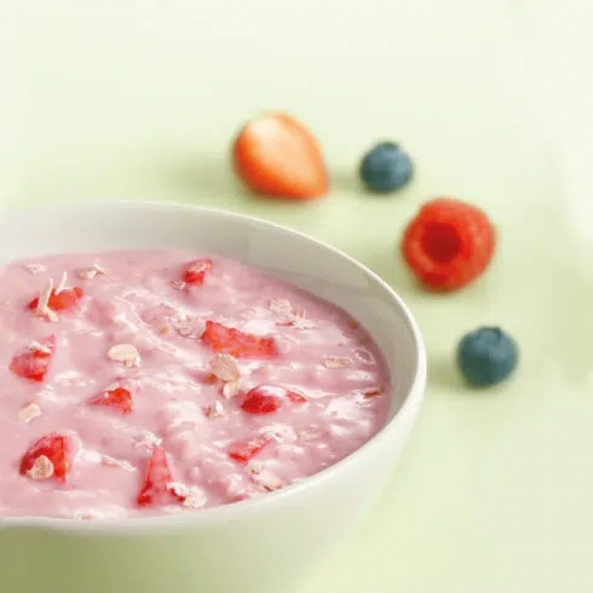 Овесна каша со шумско овошје